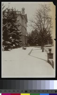 Hôpital cantonal: façade et cour nord.