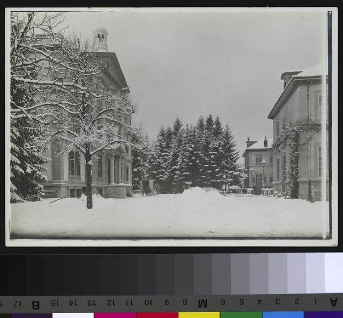 Hôpital cantonal: façade et cour nord avec dépendances.