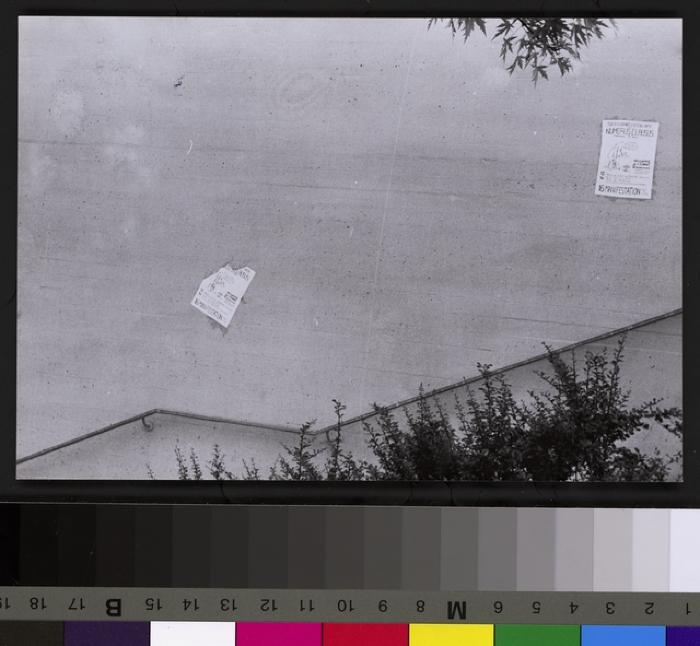 Affichage sauvage à la faculté de médecine (école de médecine Bugnon 9) contre le numerus clausus: affiche.