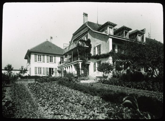 Asile Baud, vue extérieure du pavillon tripod.