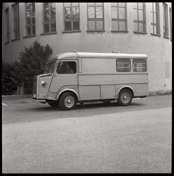 Hôpital cantonal: véhicule.