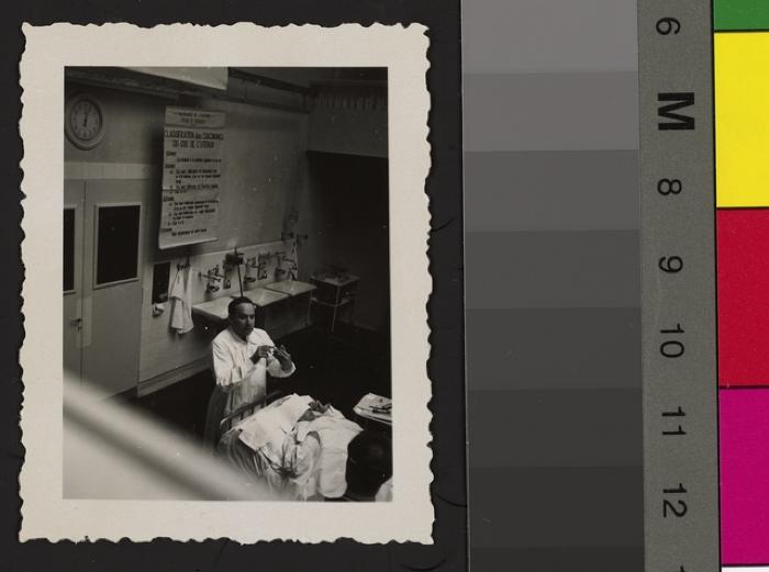 Cours du Prof. Rodolphe Rochat dans une salle avec un patient.