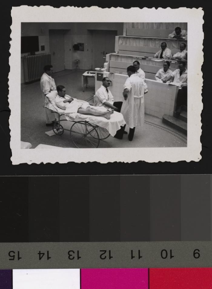 Cours donné par le prof. Decker à l'auditoire Decker.