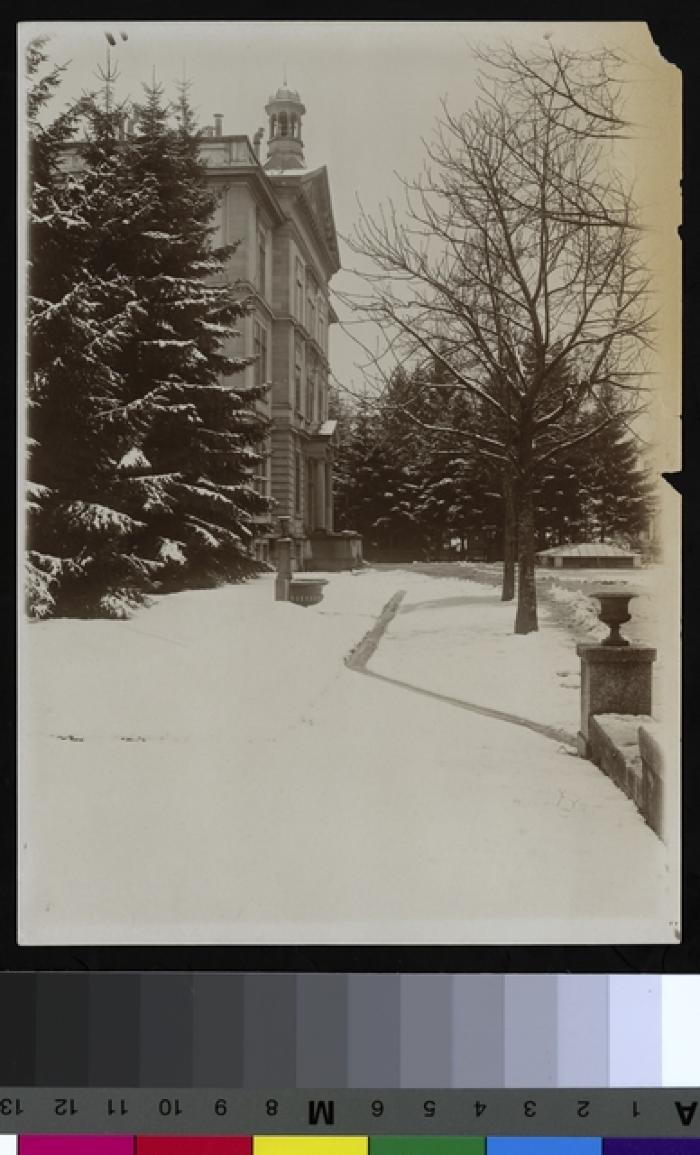 Hôpital cantonal: façade et cour nord.