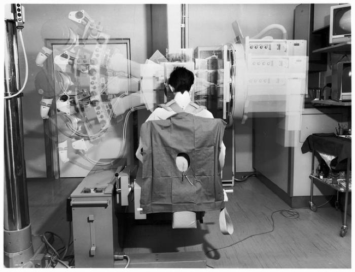 Tomographe en cours d'utilisation.