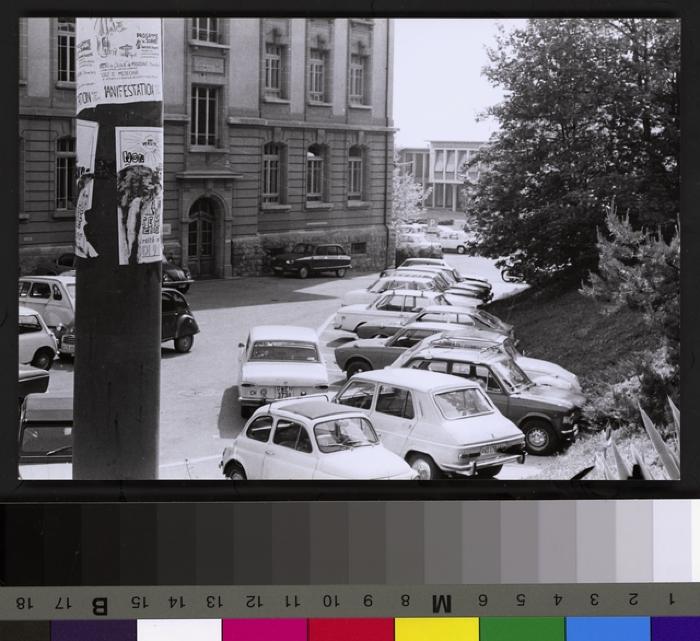 Affichage sauvage à la faculté de médecine (école de médecine Bugnon 9) contre le numerus clausus: affiche.