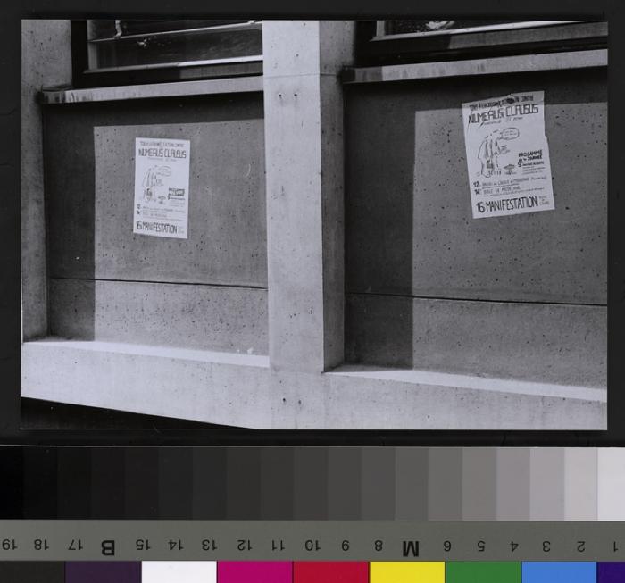 Affichage sauvage à la faculté de médecine (école de médecine Bugnon 9) contre le numerus clausus: affiche.