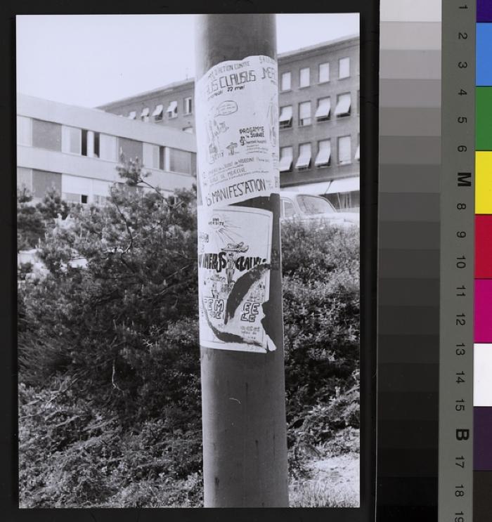 Affichage sauvage à la faculté de médecine (école de médecine Bugnon 9) contre le numerus clausus: affiche.