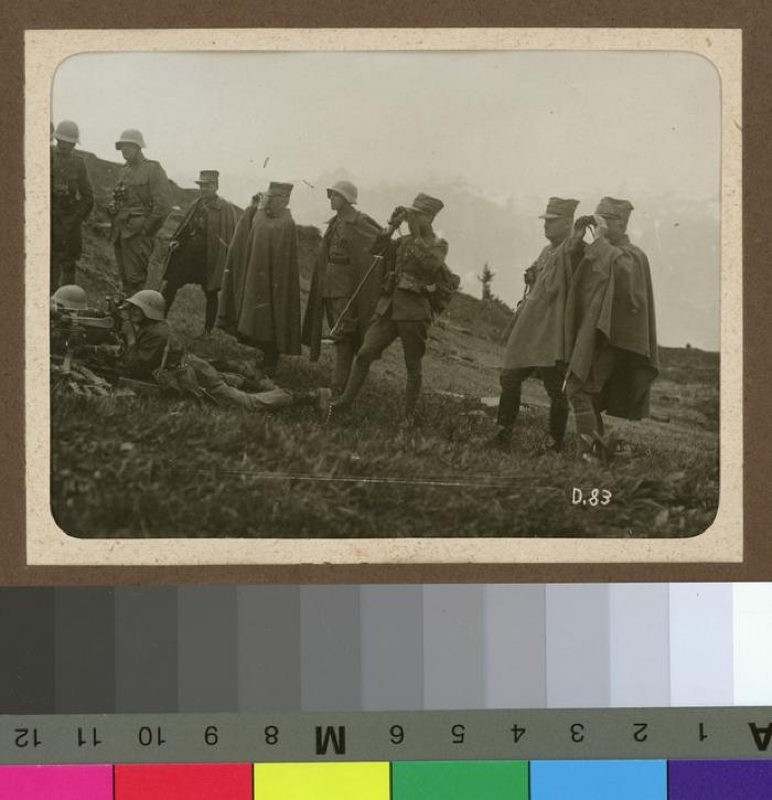 Militaires à l'exercice en montagne.