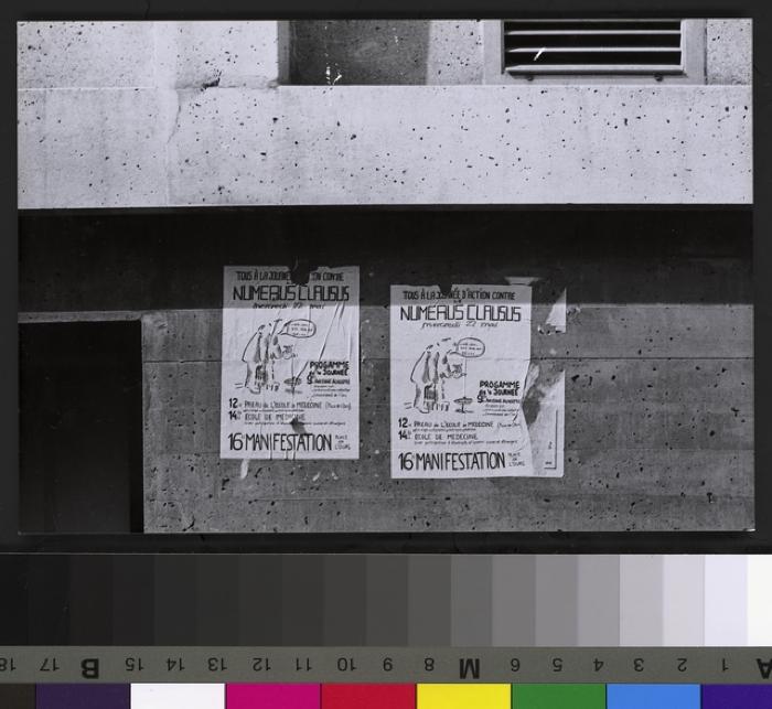 Affichage sauvage à la faculté de médecine (école de médecine Bugnon 9) contre le numerus clausus: affiche.