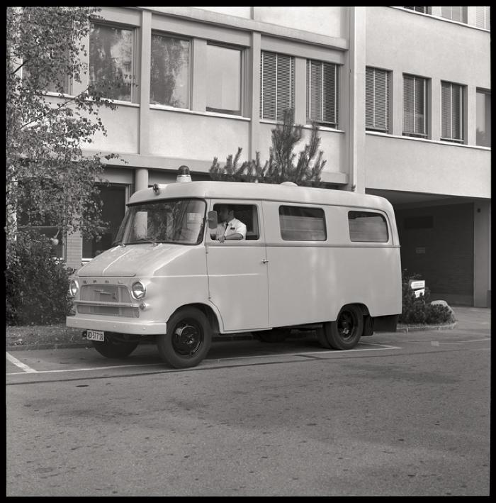 Hôpital cantonal: véhicule.